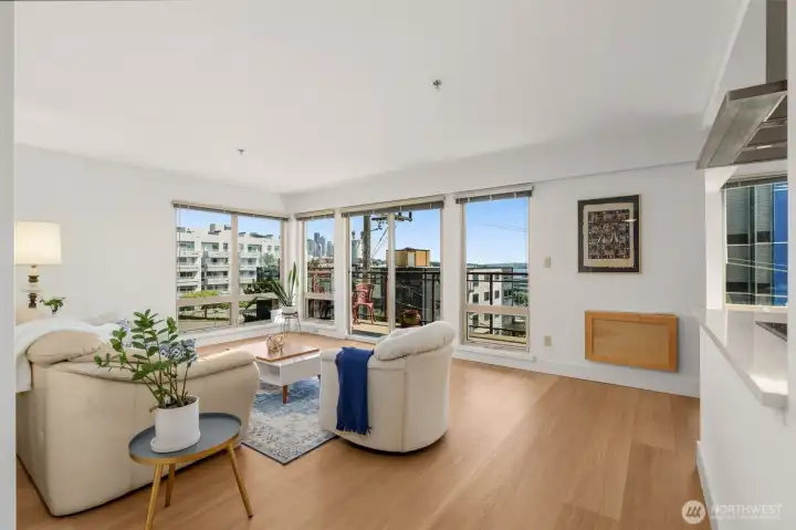 Corner Unit with wall of windows and AC Corner Unit with wall of windows and AC