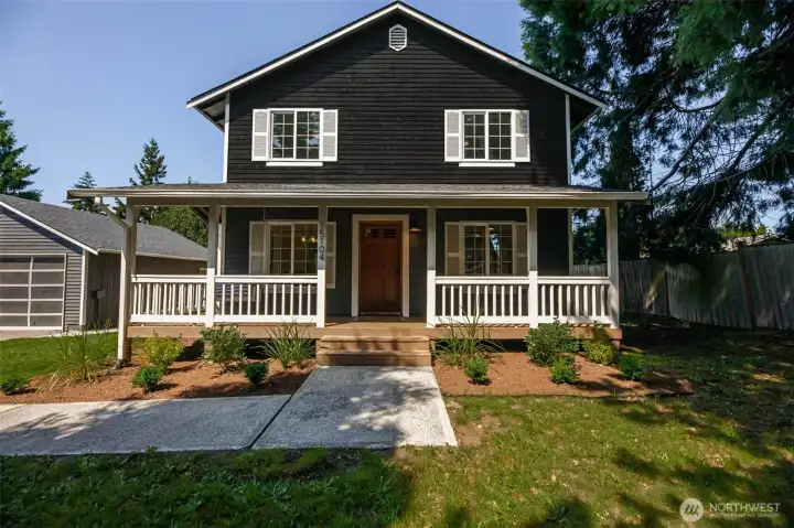 The cutest front porch you ever saw