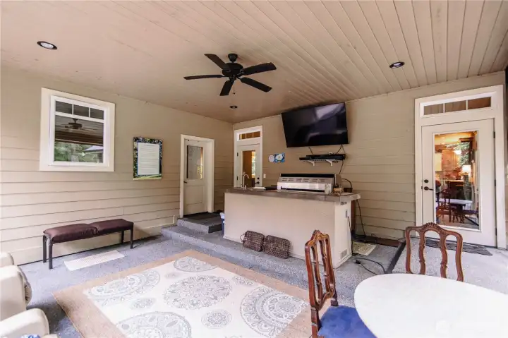 Outdoor kitchen!