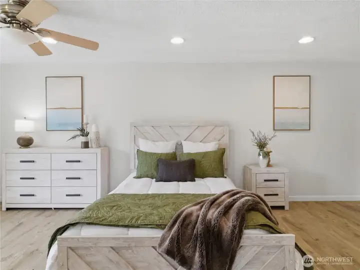 Oversized primary suite with ceiling fan.