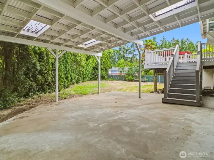 Large covered patio- perfect for the rainy season.