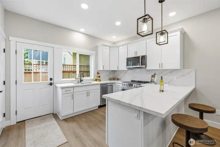 Gorgeous kitchen with quartz countertops