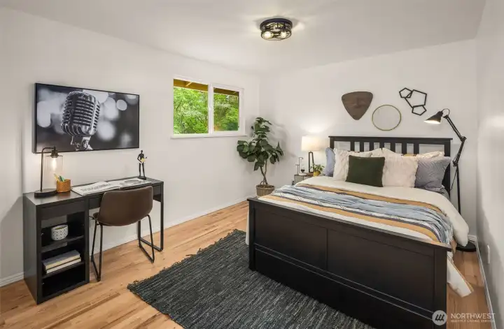 Second upper bedroom