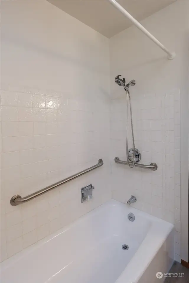 Full bath tub with tile surround