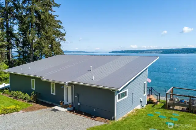 Let's go inside this lovely home...