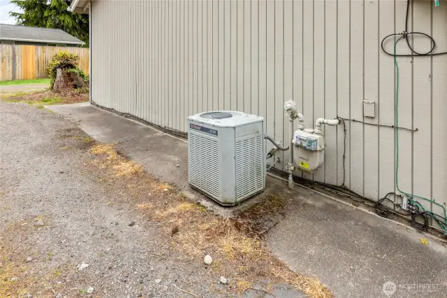 A/C for year round comfort and extra parking!