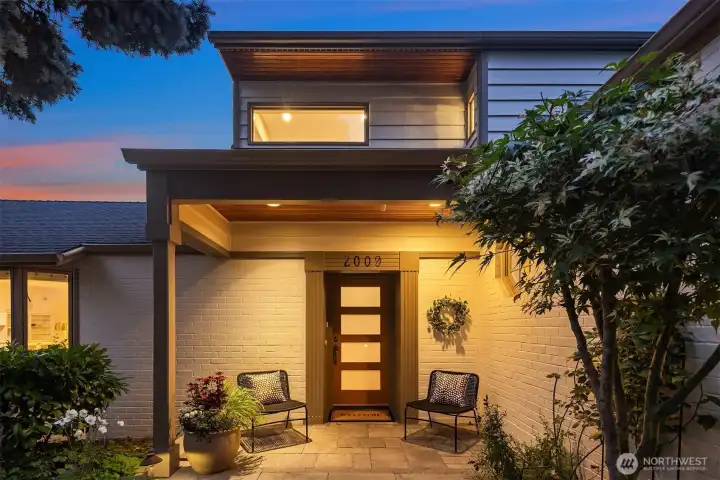 The vaulted, 2 story entry way welcomes you.