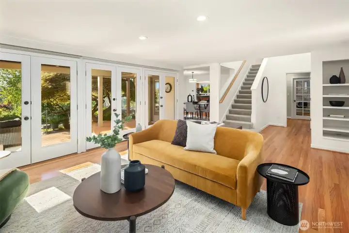 From the living room, you can view the circular floor plan - dining room and kitchen to the left, bedrooms and bath to the right.