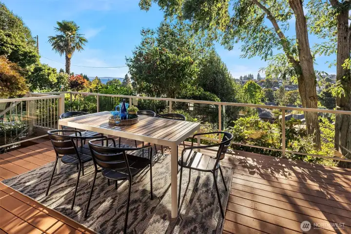 What a perfect place for entertaining!