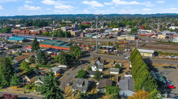 Minutes to Amenities