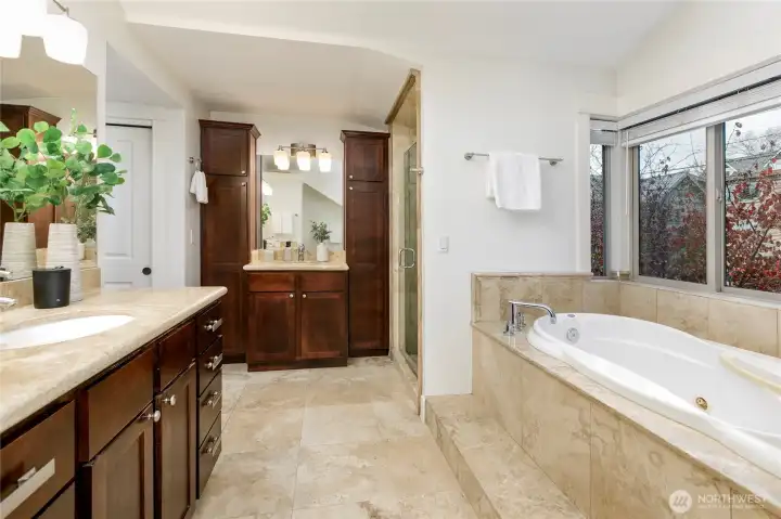 Primary Bathroom, jetted tub