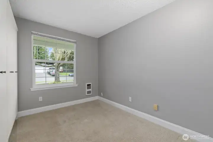 Second guest bedroom.