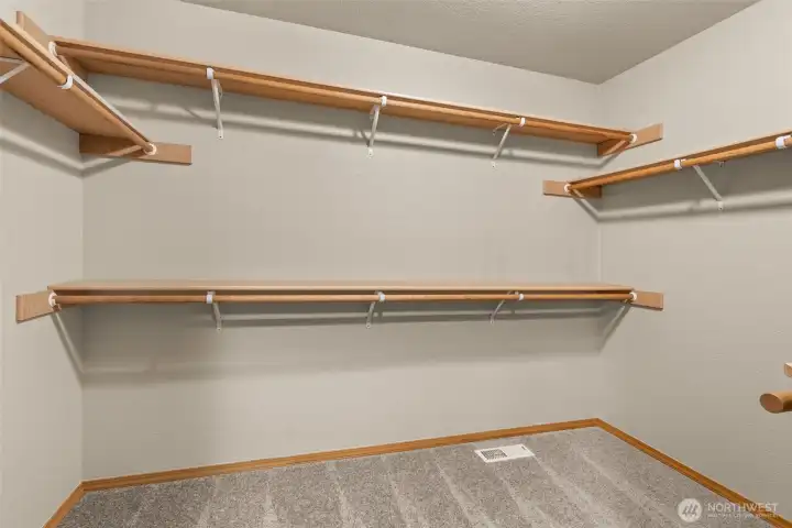 Oversized walk-in closet in priamary