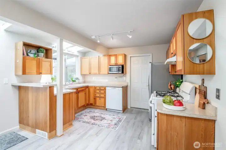 Tons of storage, 2 lazy susan's + pull out drawers.