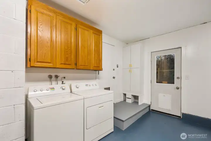Washer/Dryer with cabinets for all of your laundry storage needs!