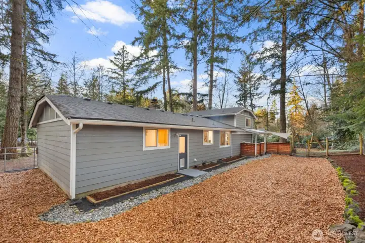 Fully fenced back/side area.