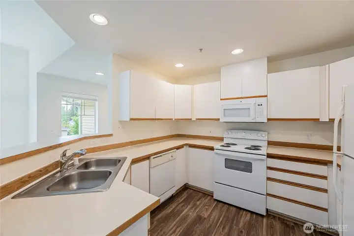 Spacious Kitchen. New Refrigerator just installed yesterday.