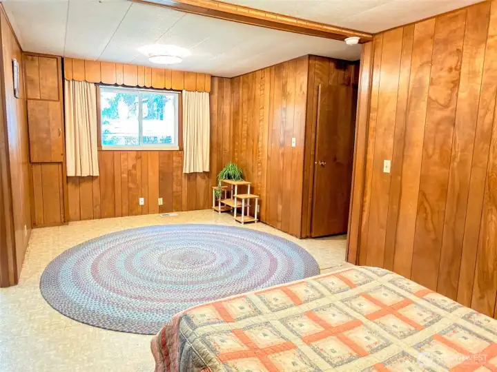 And more space at the other side of the room for an office/sitting area.