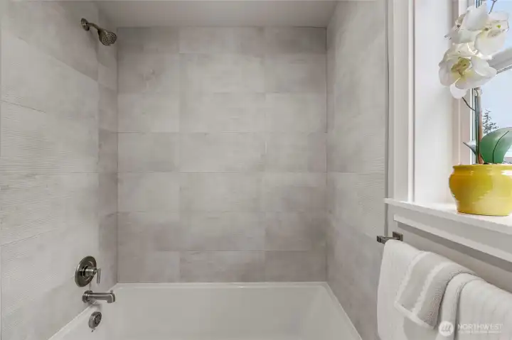 Upstairs full bathroom bathtub