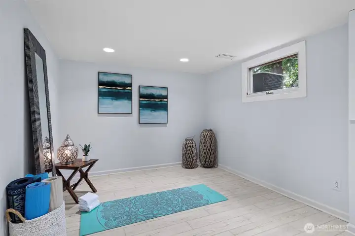 Full bathroom on basement level. Full bathroom on basement level.