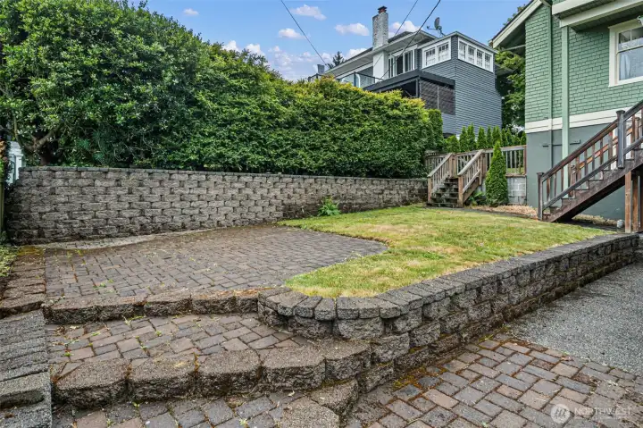 Plenty of backyard foor gardening, play or pets. Plenty of backyard foor gardening, play or pets.