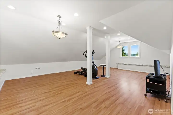 Upstairs Bonus Room
