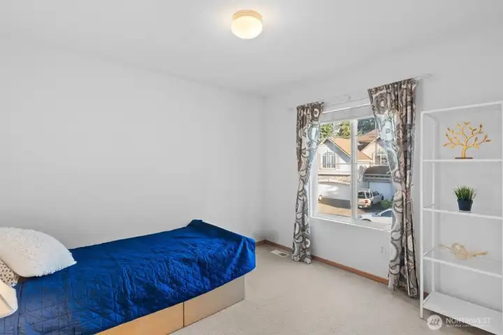 Secondary bedroom. Secondary bedroom.