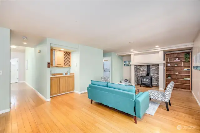 Casual living area with a wet bar.