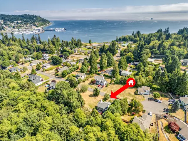 Prime location! Look how close you are to the Kingston to Edmonds ferry!