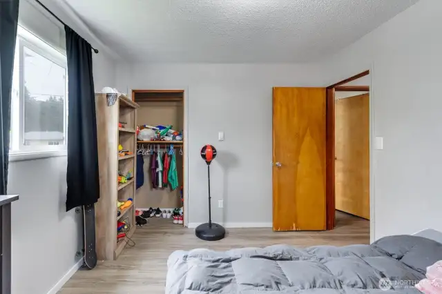 2nd view of 2nd bedroom.
