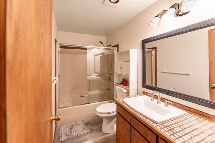 Upstairs full bathroom