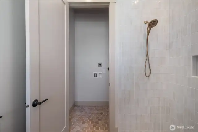 W/D closet
