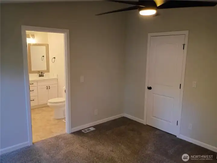Master w/bathroom