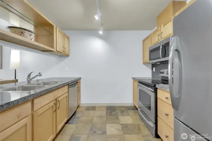 Entertainer’s kitchen! Stainless steel appliances & open layout.