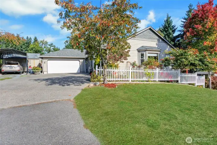 Front of Home, Lot's of Parking
