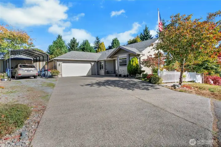 Beautiful Home Has Everything Your Looking For!