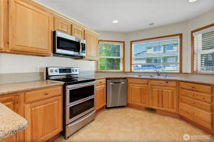 Nice Size Kitchen With Granite Countertops and Stainless Appliances.