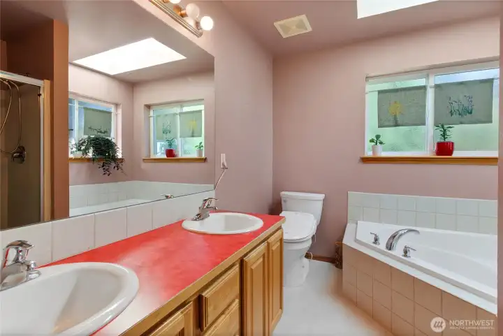 5 Piece Bath in Primary