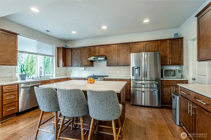 Large eat-in island.