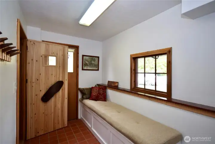 hall/side entry sauna area