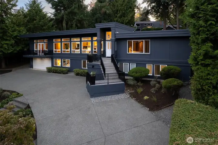 Sought-after Mercer Island neighborhood; minutes to Seattle and the Eastside. Tucked away, private lot with peek-a-boo views of Lake Washington and eastern views.