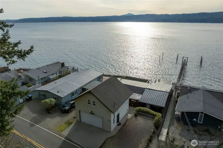 Huge 2 car garage, hard to find on the canal