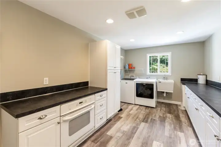 And oven #2 with yet more counter space
