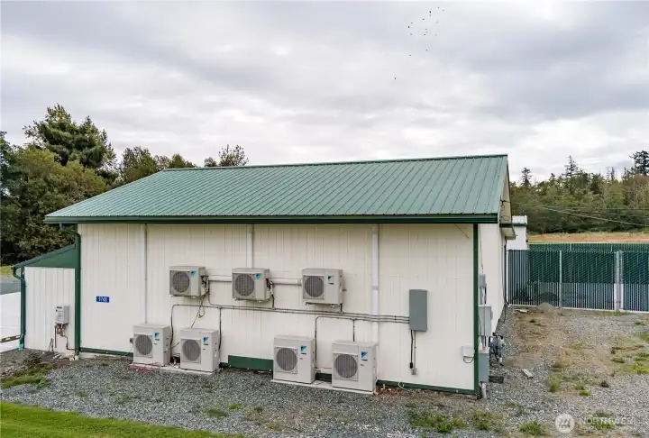 Ample HVAC and power Ample HVAC and power