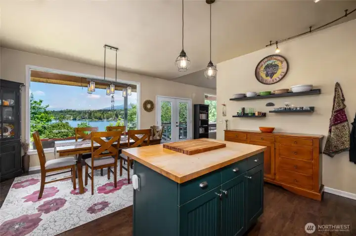 Dinner with a view every night!  Your guests will love watching the lake, the eagles, and the clouds.