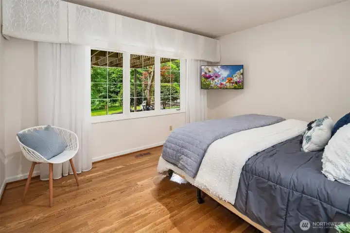 Generous guest suite with en-suite full bath