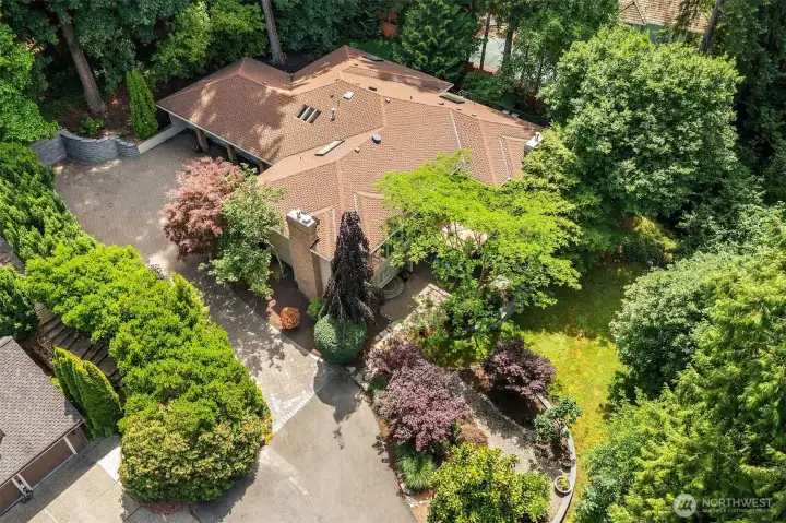 Presidential TL 50 yr roof installed 2002 and newer cobblestone driveway