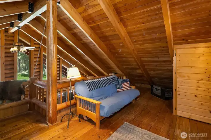 Upstairs bedroom and loft area