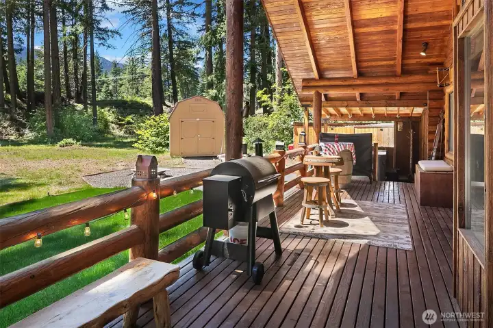 Wonderful covered back deck, perfect for entertaining, mountain views and ample space to roam and play. Salt water 6 person hot tub also under covered deck area, relax and unwind after a long day of recreation...