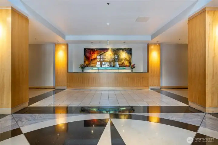 Beautiful entry wtih 24/7 concierge service Beautiful entry wtih 24/7 concierge service